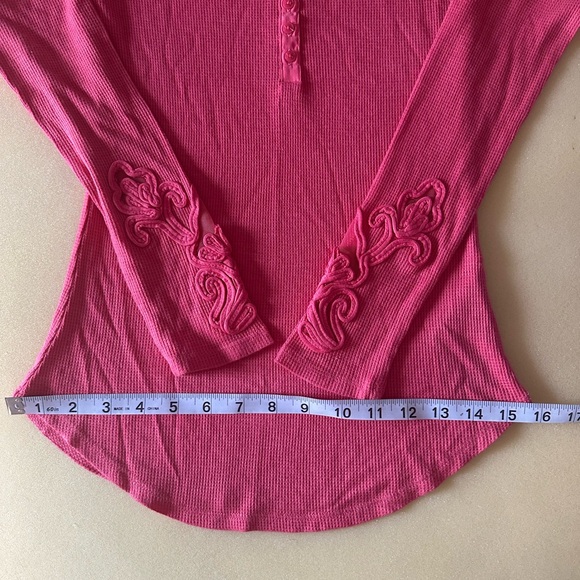 Guess Long Sleeve Waffle Hensley Thermal Front & Back V-Neckline (Small … - Picture 4 of 5